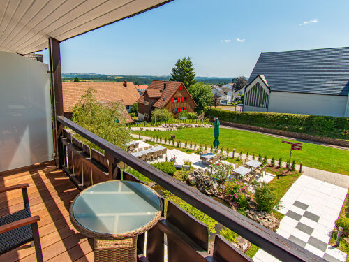 zimmerbild einzelzimmer mit balkon