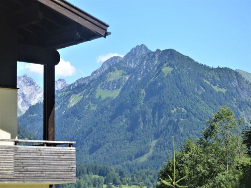 zimmerbild einzelzimmer mit balkon